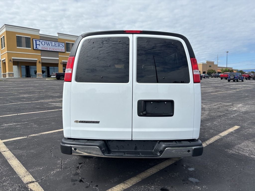 2025 Chevrolet Express Passenger LT Passenger