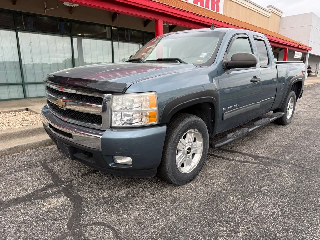 Used 2011 Chevrolet Silverado 1500 LT with VIN 1GCRKSE33BZ303479 for sale in Kansas City