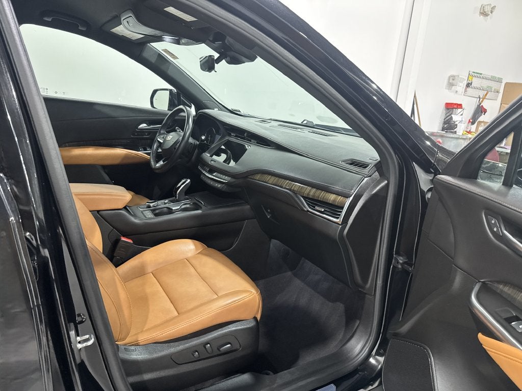 2022 Cadillac XT4 Premium Luxury