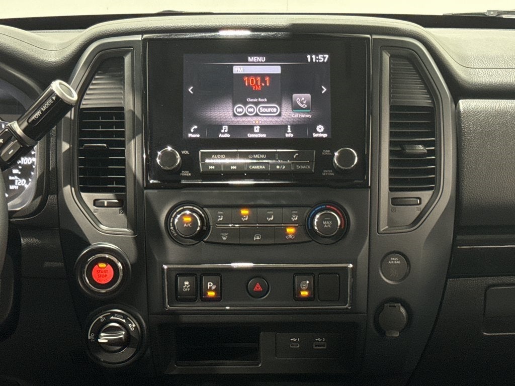 2023 Nissan TITAN SV