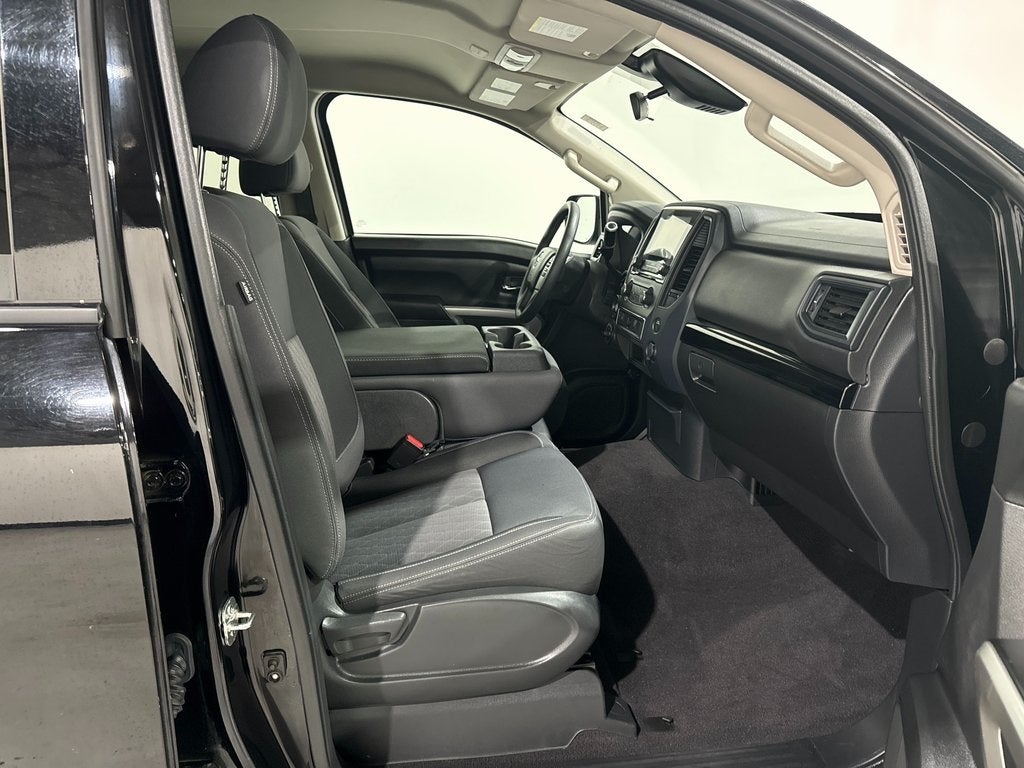 2023 Nissan TITAN SV