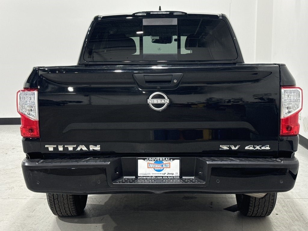 2023 Nissan TITAN SV