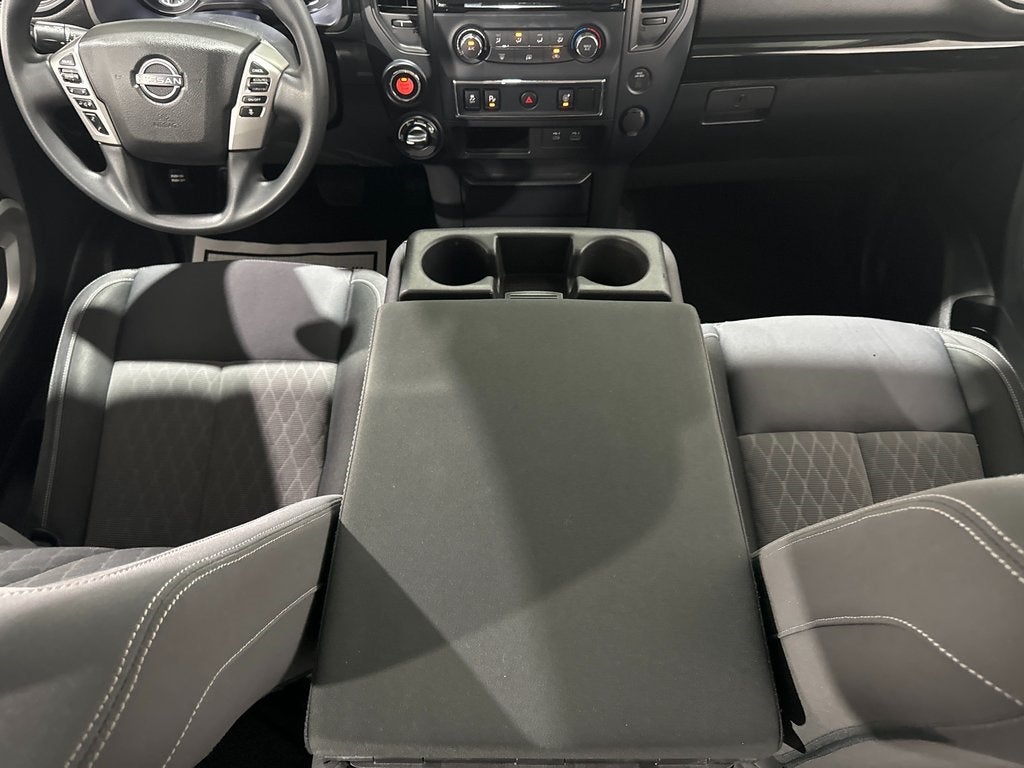 2023 Nissan TITAN SV