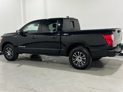 2023 Nissan TITAN SV