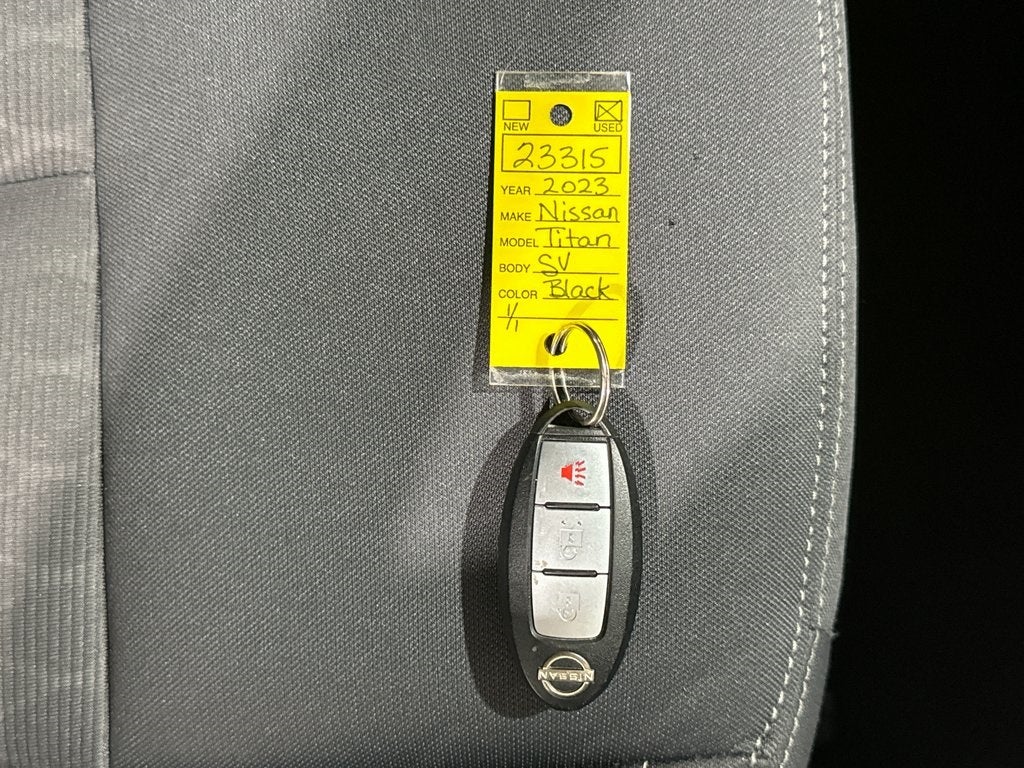 2023 Nissan TITAN SV