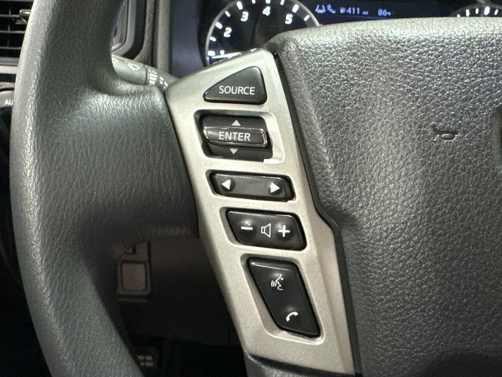 2023 Nissan TITAN SV