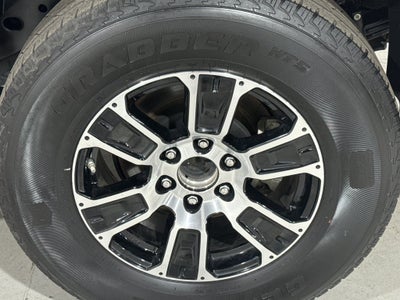 2023 Nissan TITAN SV