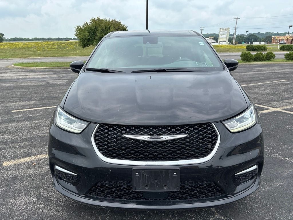 Used 2025 Chrysler Pacifica Select with VIN 2C4RC1BG7SR575137 for sale in Kansas City