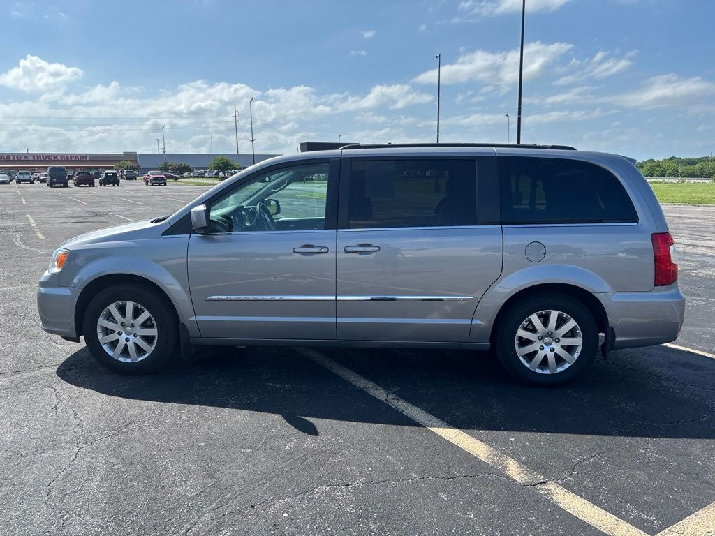 2016 Chrysler Town & Country Touring