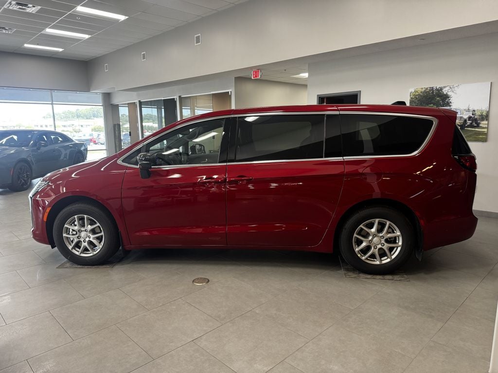 2027 Chrysler Pacifica Select