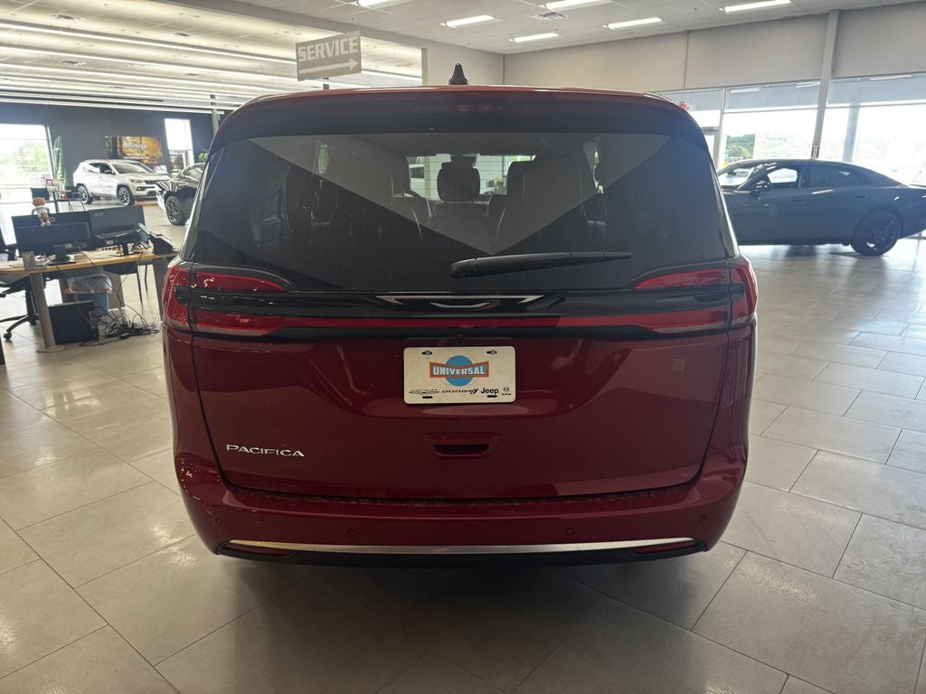 2027 Chrysler Pacifica Select