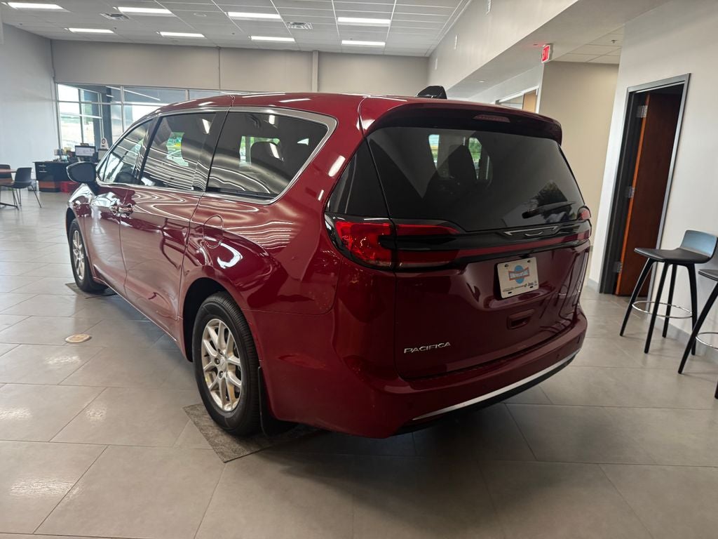 2027 Chrysler Pacifica Select