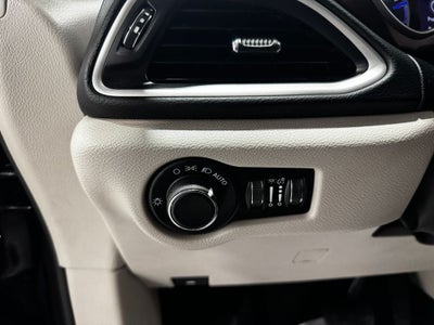 2023 Chrysler Voyager LX