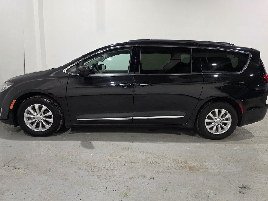 2017 Chrysler Pacifica Touring L Plus