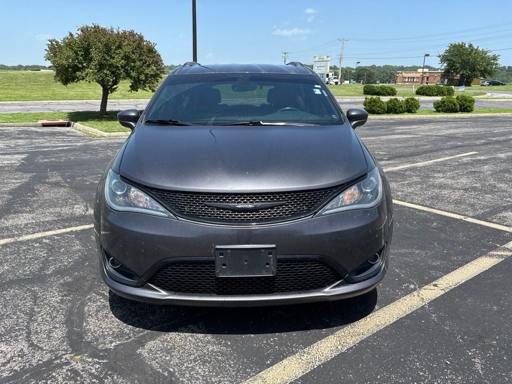 Used 2020 Chrysler Pacifica Touring with VIN 2C4RC1FG0LR237820 for sale in Kansas City