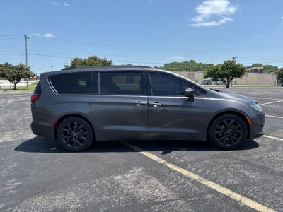 2020 Chrysler Pacifica Touring