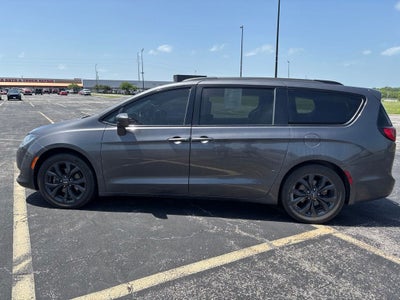2020 Chrysler Pacifica Touring
