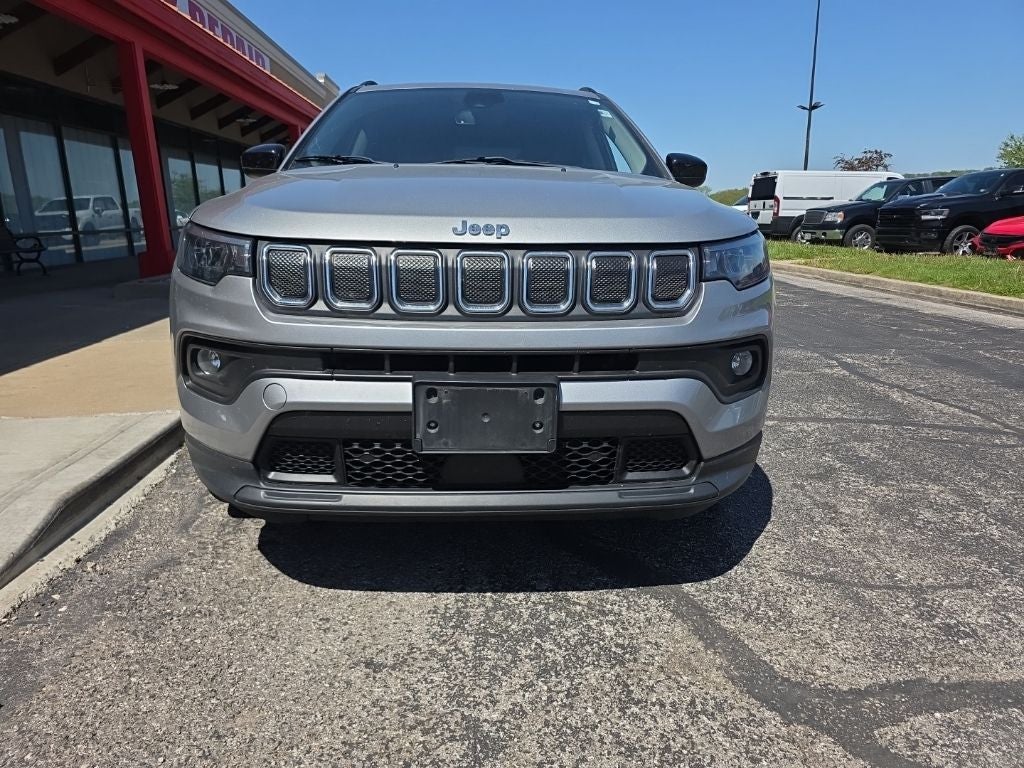 Used 2022 Jeep Compass Latitude Lux with VIN 3C4NJDFBXNT170119 for sale in Kansas City