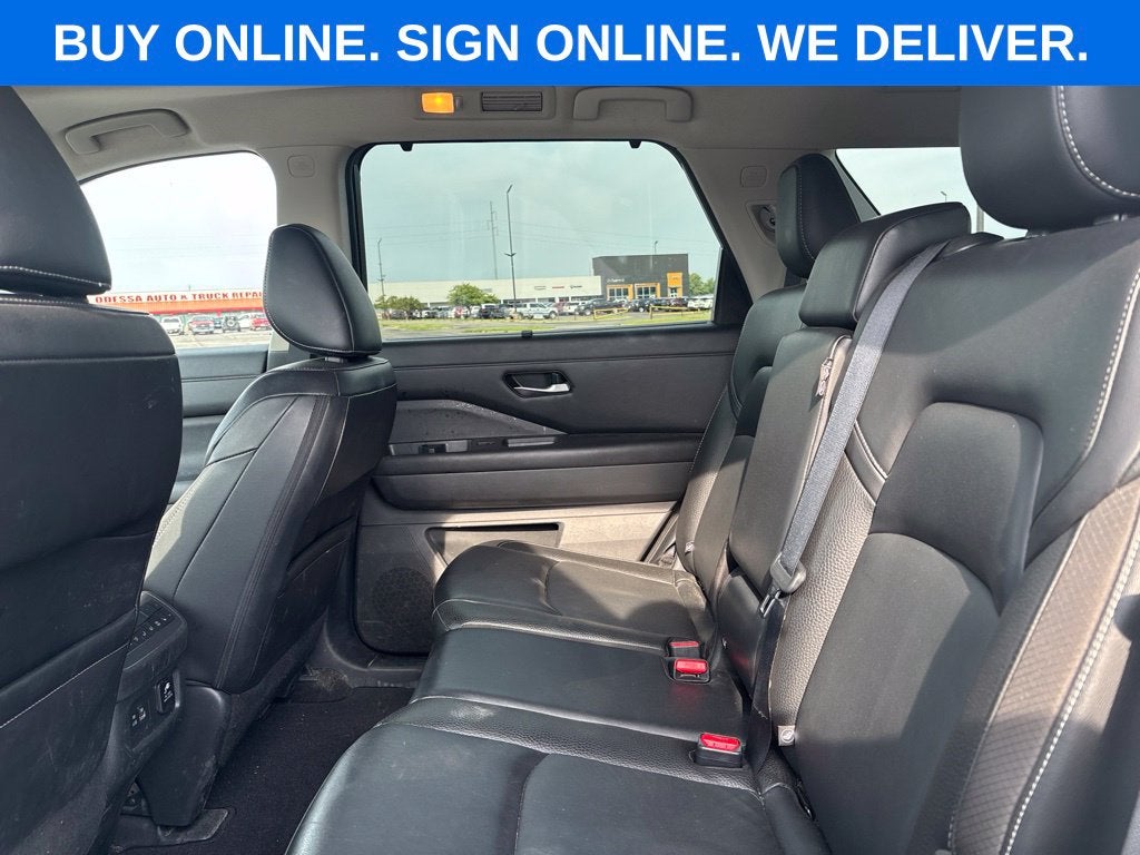 2023 Nissan Pathfinder SL Premium