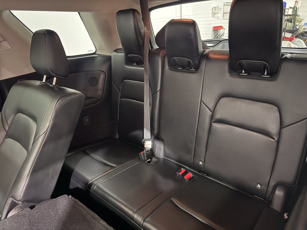 2023 Nissan Pathfinder SL Premium