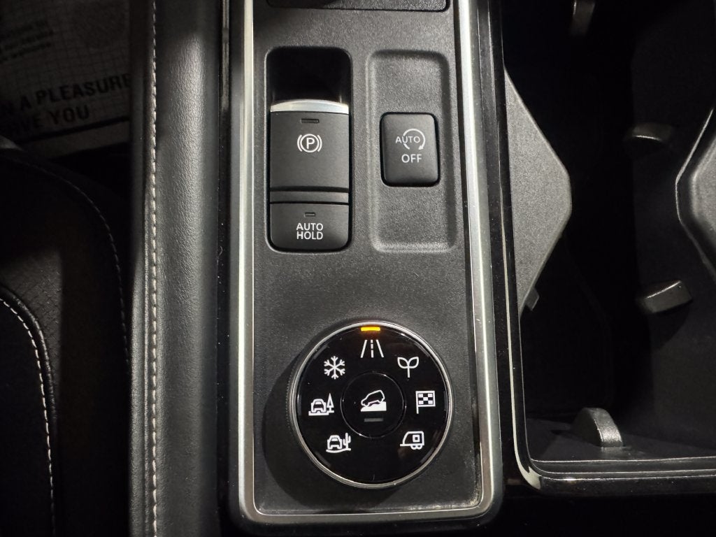 2023 Nissan Pathfinder SL Premium