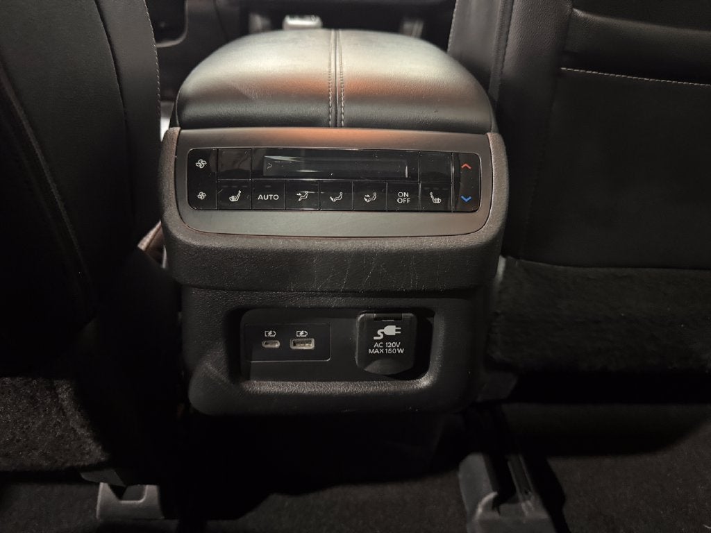 2023 Nissan Pathfinder SL Premium