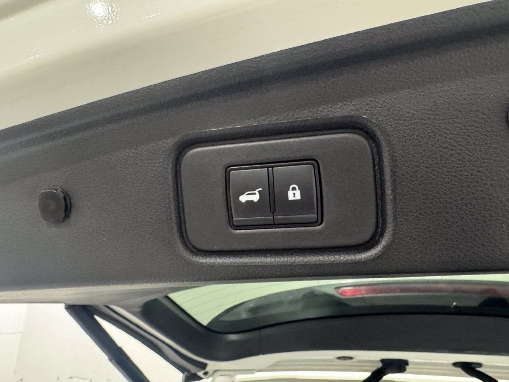2023 Nissan Pathfinder SL Premium