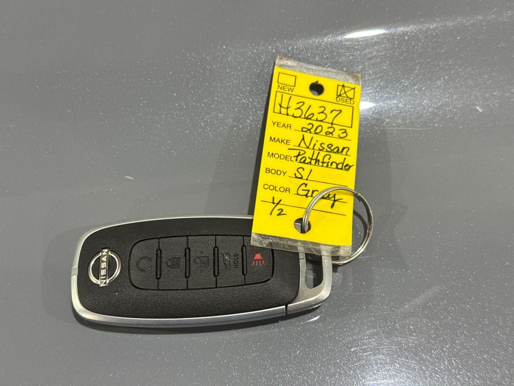 2023 Nissan Pathfinder SL