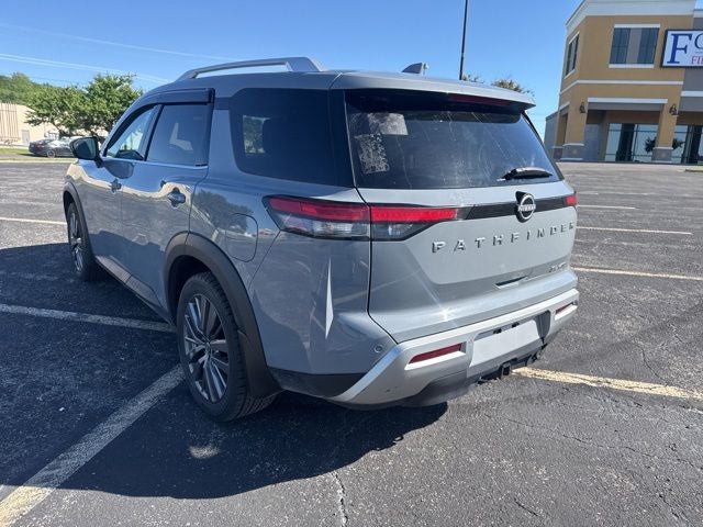 2023 Nissan Pathfinder SL