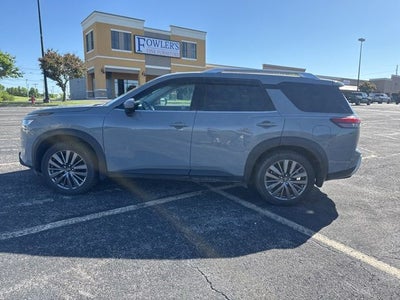 2023 Nissan Pathfinder SL
