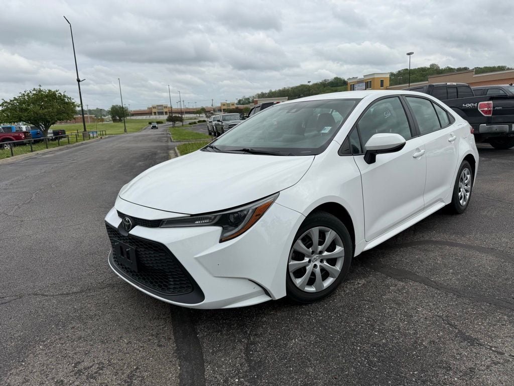 Used 2022 Toyota Corolla LE with VIN 5YFEPMAE9NP358827 for sale in Kansas City